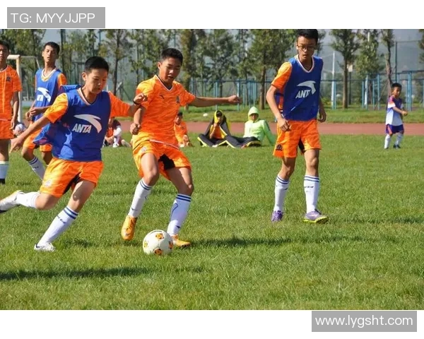 安踏与多位足球明星签约合作推动品牌形象与市场影响力提升